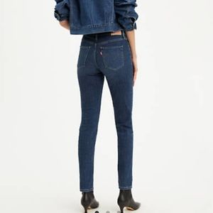 Levi’s 312 Jeans